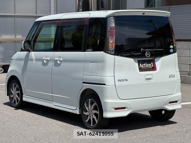Nissan ROOX 2013-03 7059499-3