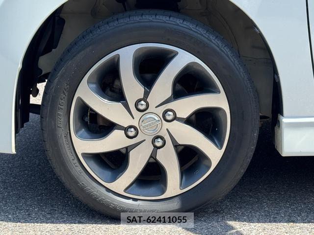 Nissan ROOX 2013-03 7059499-7