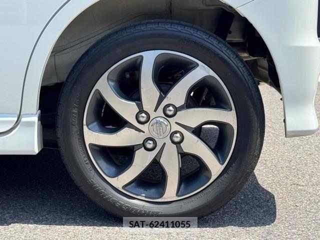 Nissan ROOX 2013-03 7059499-8