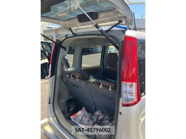 Nissan ROOX 2012-06 7224393-13