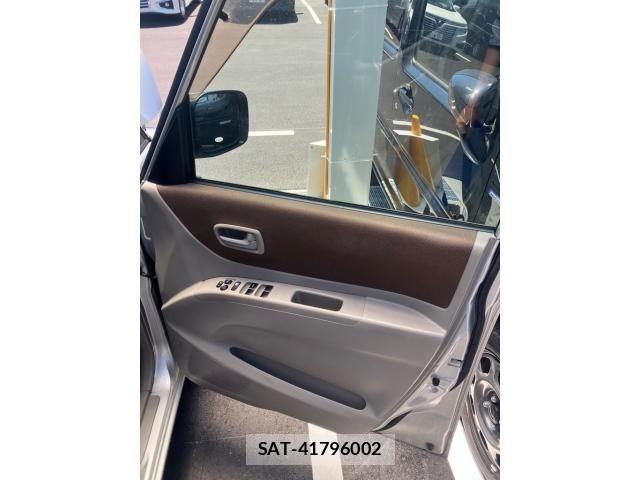 Nissan ROOX 2012-06 7224393-16