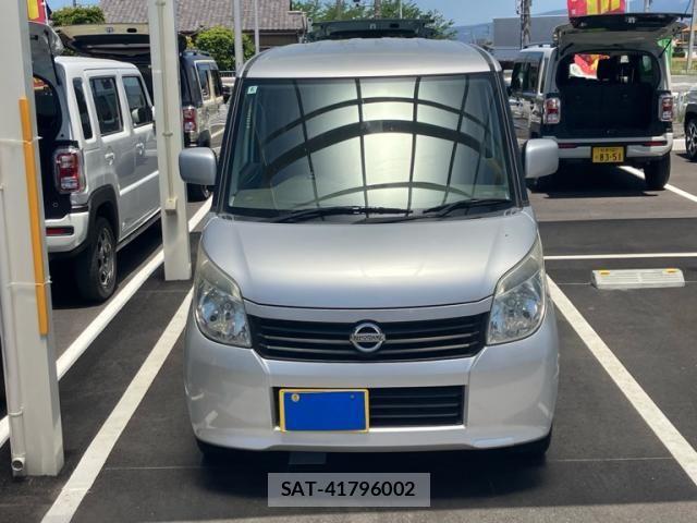 Nissan ROOX 2012-06 7224393-1
