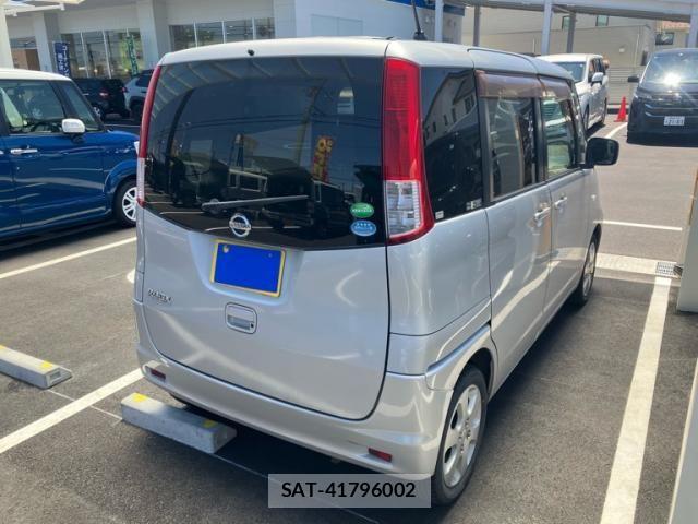 Nissan ROOX 2012-06 7224393-3