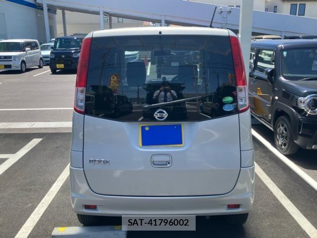Nissan ROOX 2012-06 7224393-4