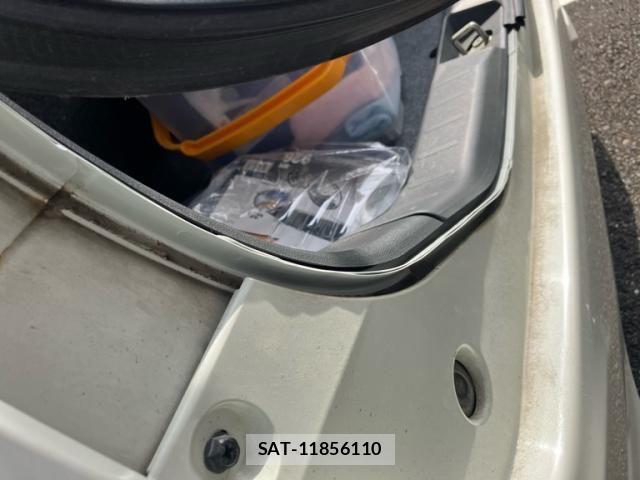 Nissan ROOX 2013-02 7215891-21