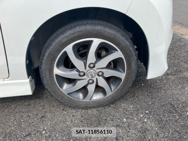Nissan ROOX 2013-02 7215891-5