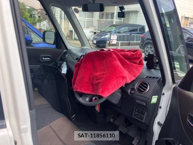 Nissan ROOX 2013-02 7215891-7