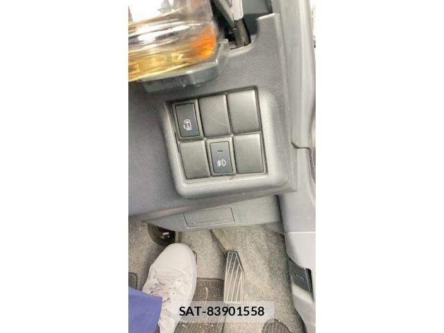 Nissan ROOX 2012-05 7218430-9