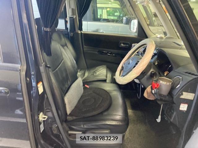 Nissan ROOX 2012-01 7224391-9
