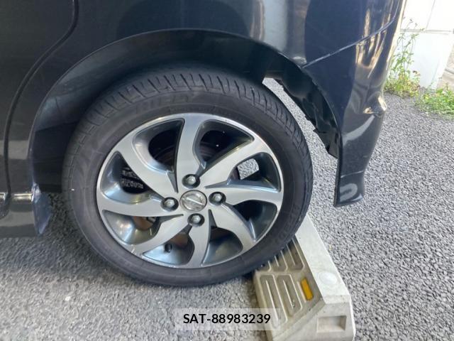 Nissan ROOX 2012-01 7224391-7