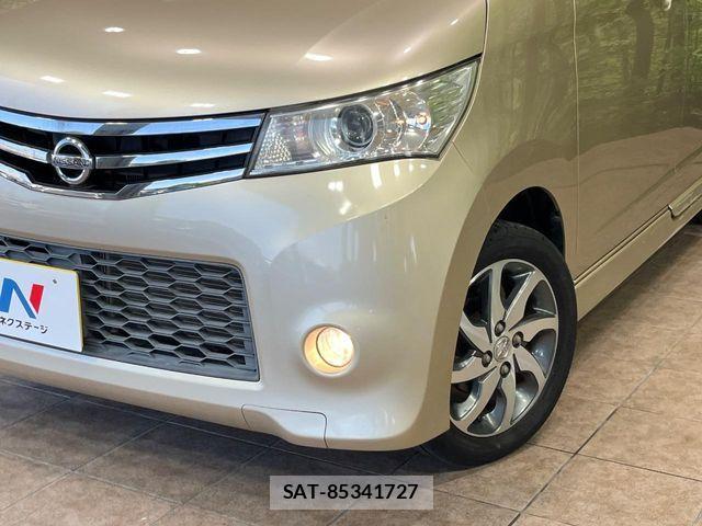 Nissan ROOX 2013-03 7215889-11