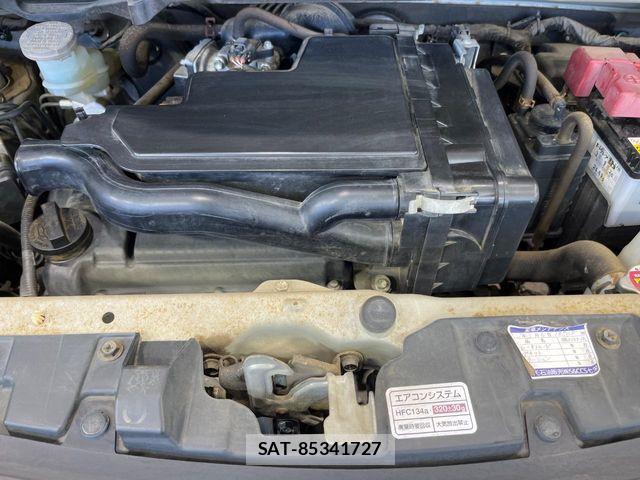 Nissan ROOX 2013-03 7215889-17