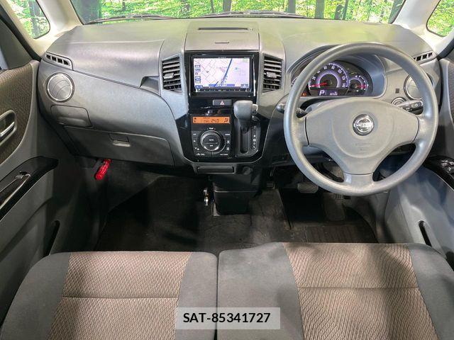 Nissan ROOX 2013-03 7215889-1