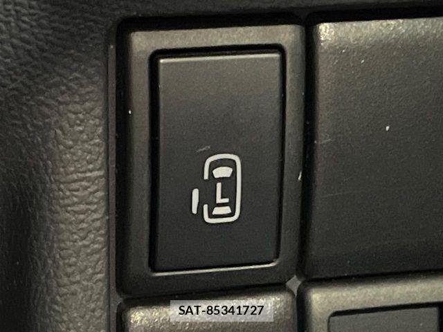 Nissan ROOX 2013-03 7215889-4