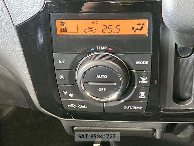 Nissan ROOX 2013-03 7215889-6