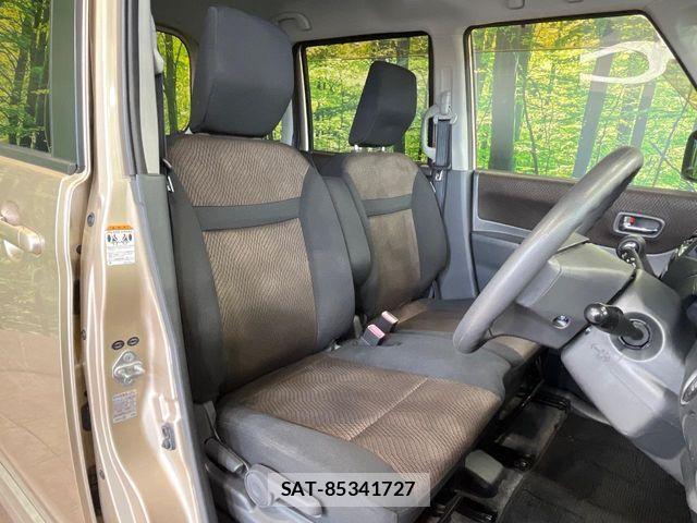 Nissan ROOX 2013-03 7215889-7