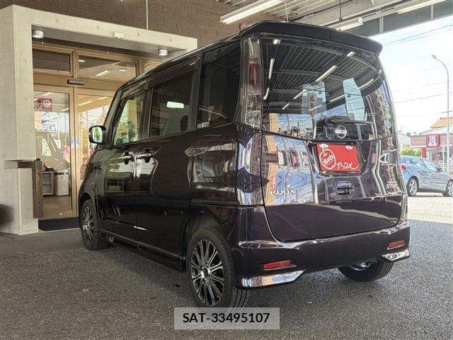 Nissan ROOX 2012-03 7224389-2