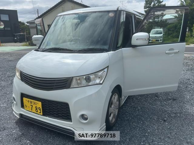Nissan ROOX 2010-08 7329867-1