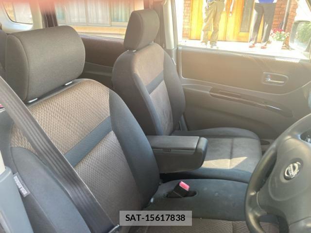 Nissan ROOX 2012-03 7359674-13