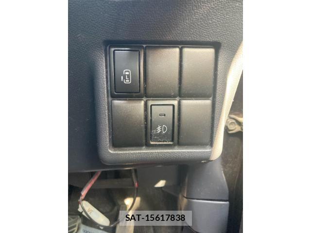 Nissan ROOX 2012-03 7359674-25