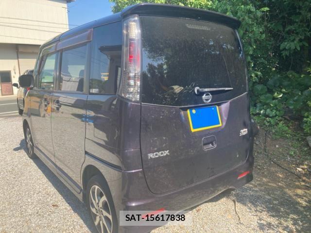 Nissan ROOX 2012-03 7359674-3