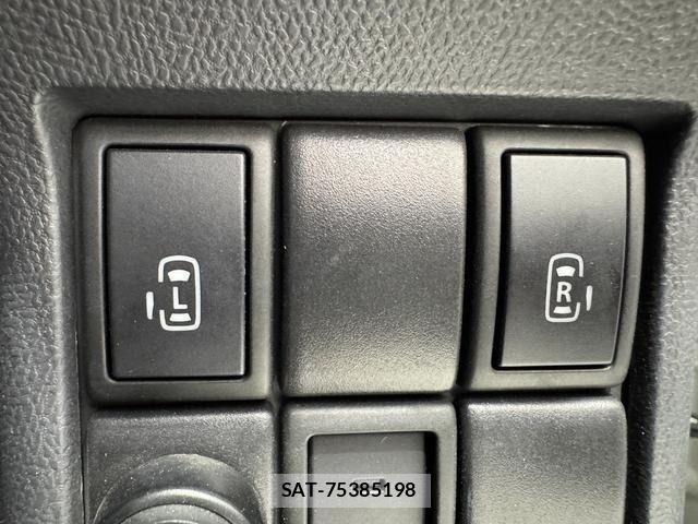 Nissan ROOX 2012-10 7393926-23