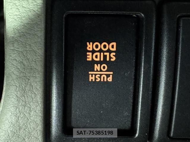 Nissan ROOX 2012-10 7393926-25