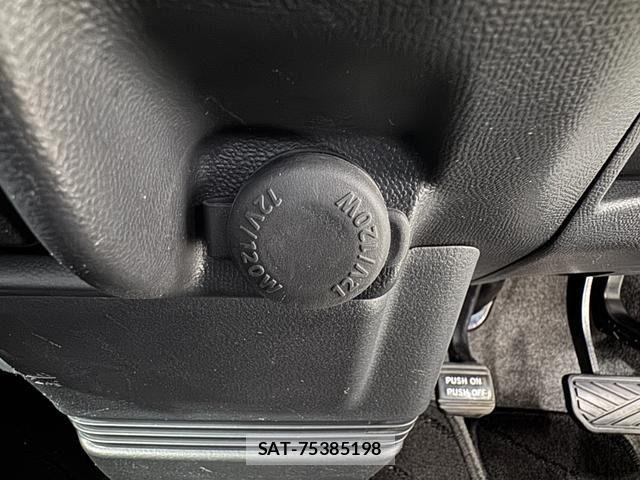 Nissan ROOX 2012-10 7393926-28
