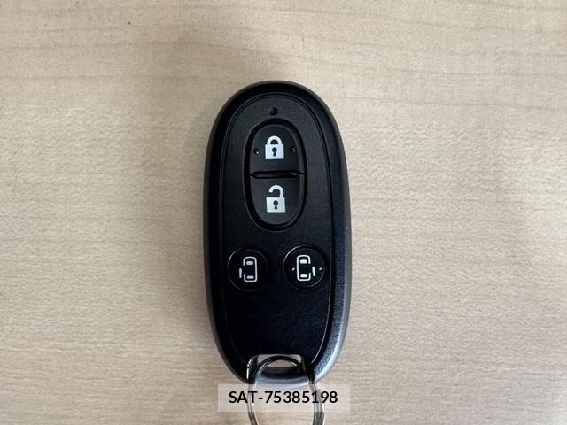 Nissan ROOX 2012-10 7393926-29