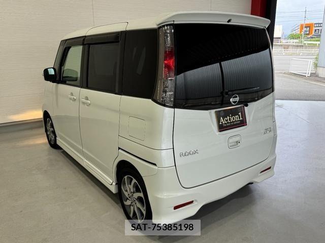 Nissan ROOX 2012-10 7393926-3