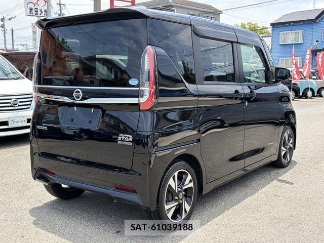 Nissan ROOX 2021-09 7393923-9