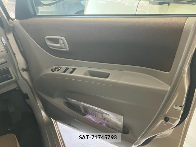 Nissan ROOX 2012-11 7393924-11