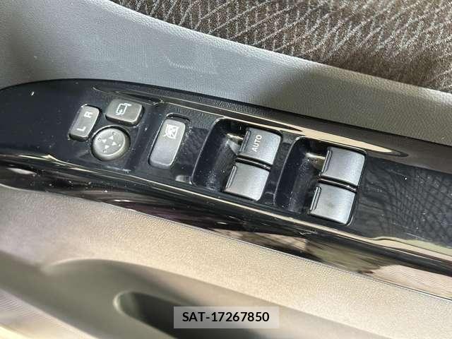Nissan ROOX 2010-05 7457476-13