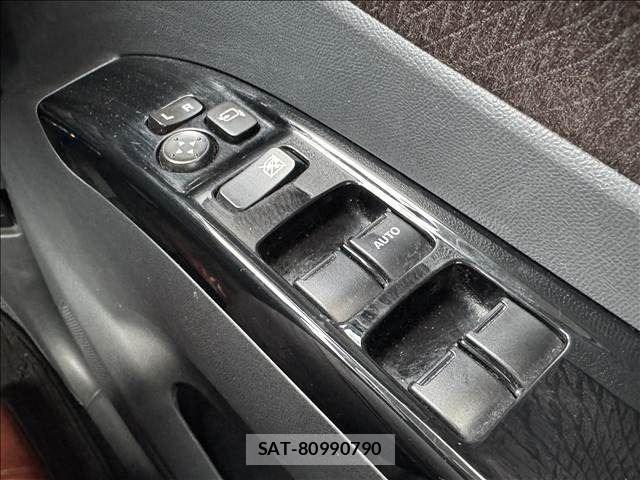 Nissan ROOX 2012-05 7509932-25