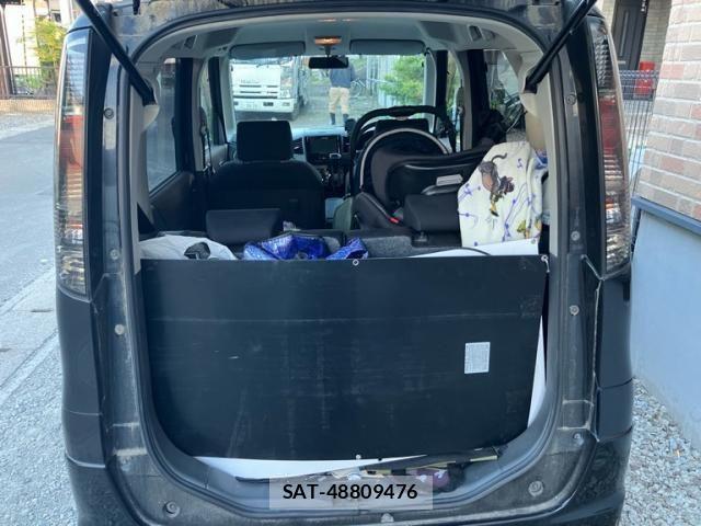 Nissan ROOX 2010-05 7502682-8