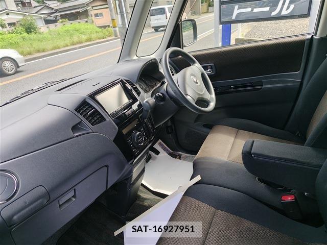 Nissan ROOX 2012-04 7509926-1