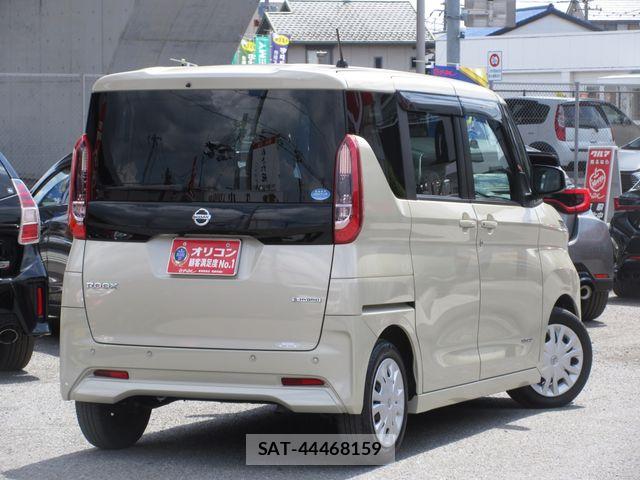 Nissan ROOX 2021-07 7619702-2