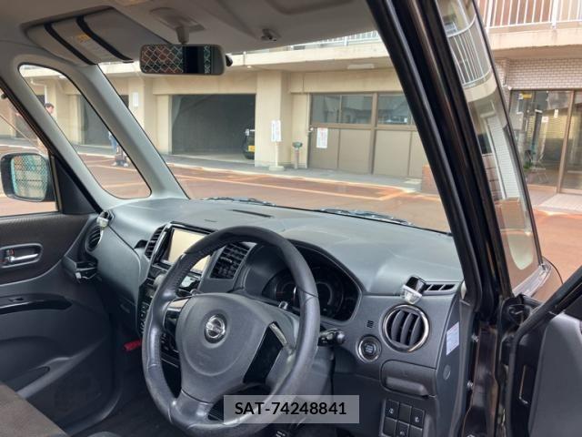 Nissan ROOX 2010-08 7728161-8