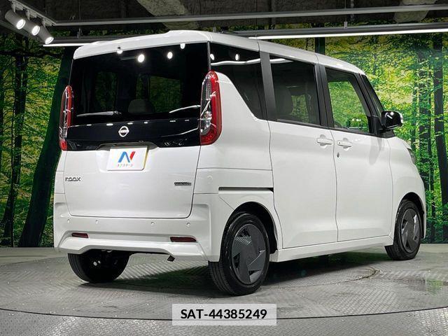 Nissan ROOX 2023-07 7879219-16