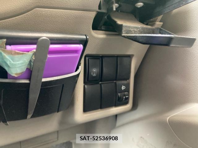 Nissan ROOX 2011-12 7879233-15