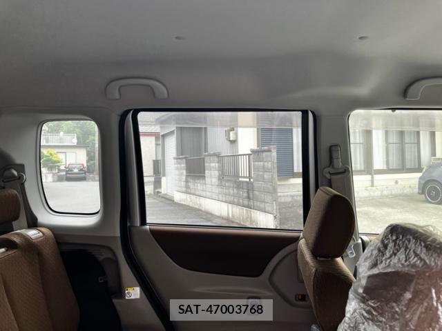 Nissan ROOX 2012-02 7879230-12