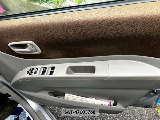 Nissan ROOX 2012-02 7879230-8