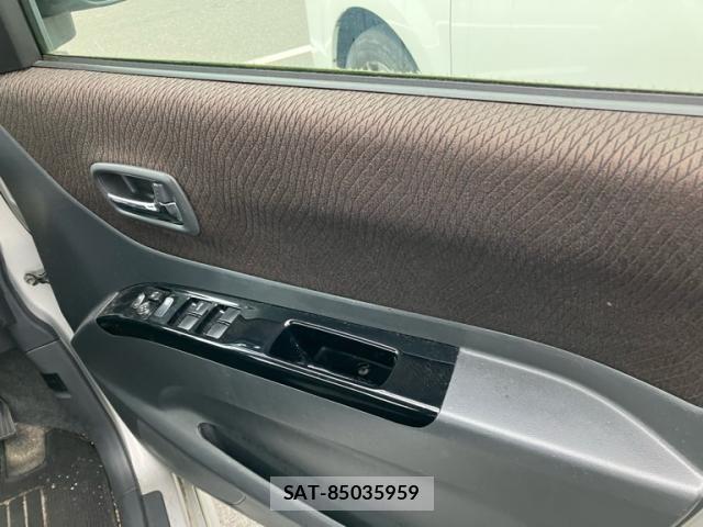 Nissan ROOX 2011-07 7963633-9