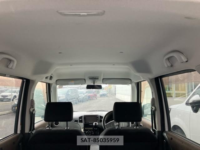 Nissan ROOX 2011-07 7963633-22
