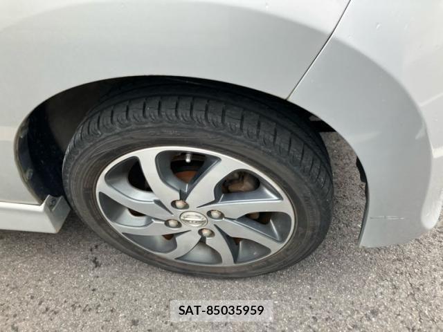 Nissan ROOX 2011-07 7963633-4