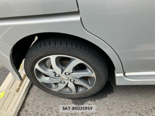 Nissan ROOX 2011-07 7963633-5