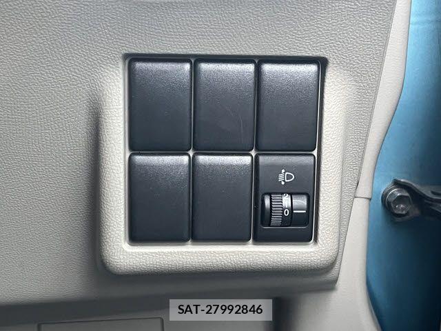Nissan ROOX 2013-02 7963632-22