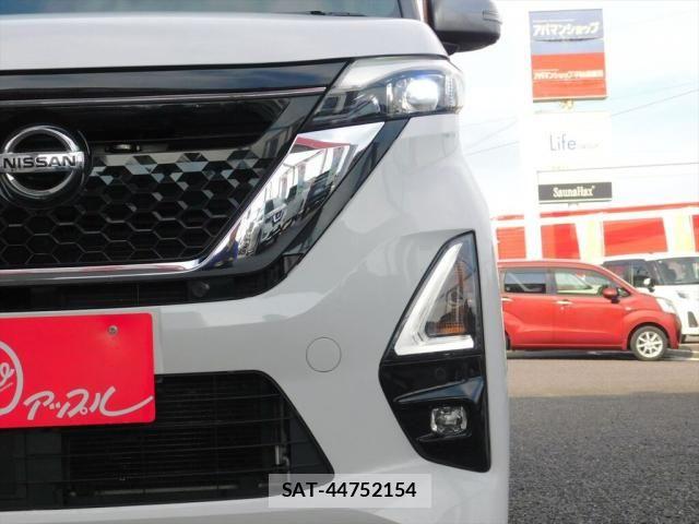 Nissan ROOX 2020-05 8038014-23