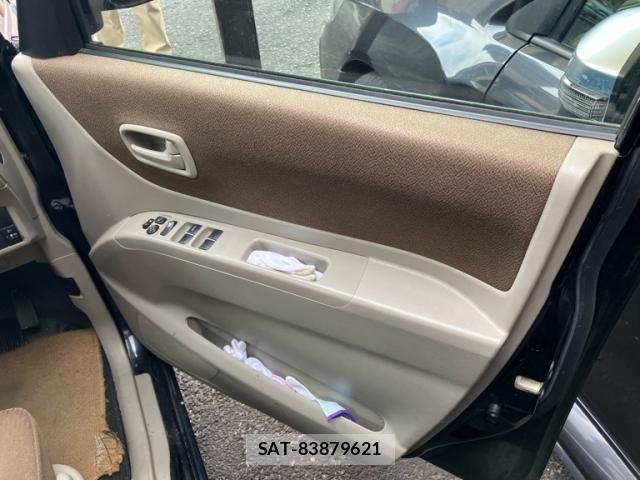 Nissan ROOX 2011-01 8038027-5