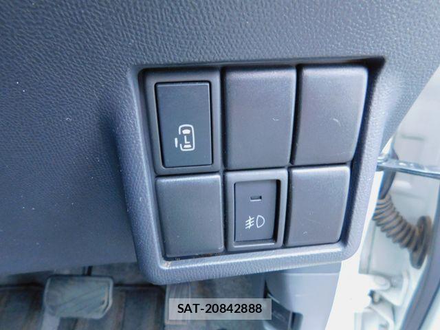Nissan ROOX 2010-05 8038023-10